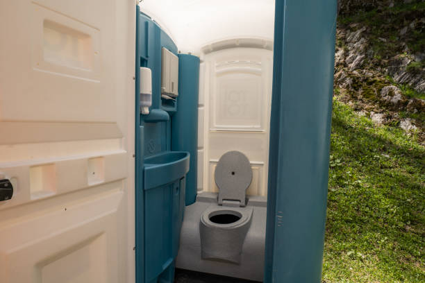 Portable Toilet Options We Offer in Westwood Lakes, FL